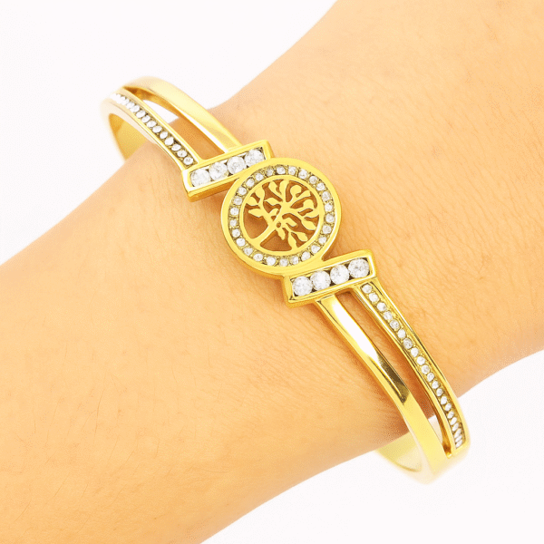 Bracelet-Close-Up-Elegance