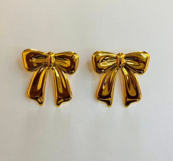 Statement bow earrings in glossy gold finish - Image 3