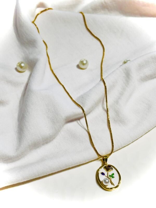 white pendant necklace